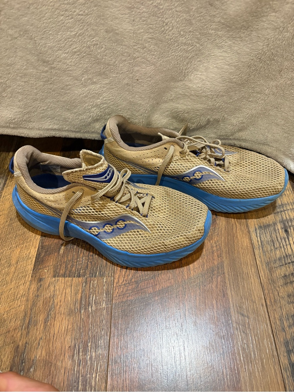 Saucony women’s Tan and Blue Athletic Running Shoes